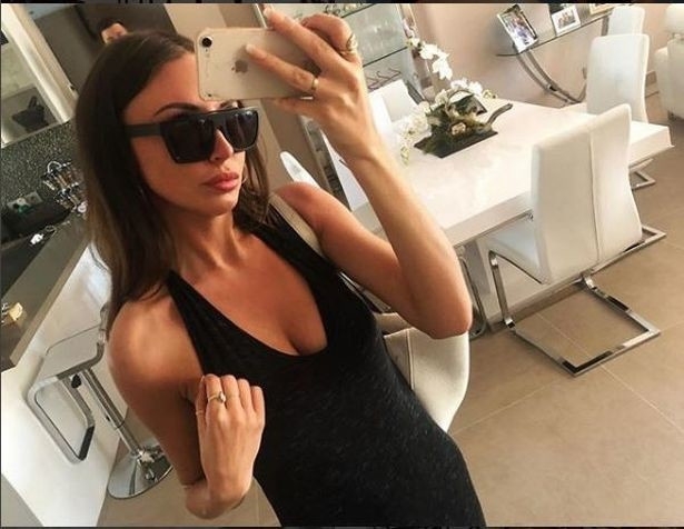 Девушка довела соперницу до суицида, выложив её интимные фото в "Инстаграм"