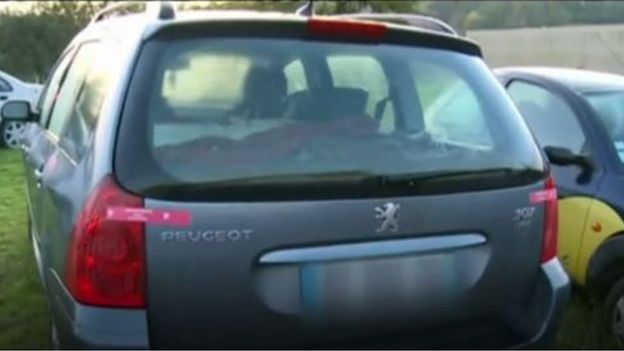 Француженка два года прятала свою дочь в багажнике машины