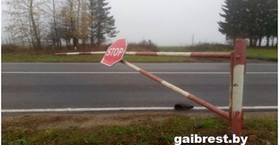 Под Барановичами легковушка сбила дежурного на железнодорожном переезде