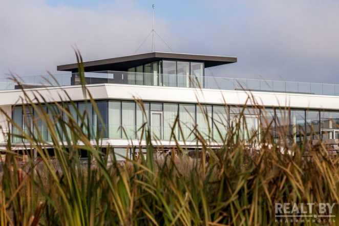 Это точно в Беларуси? Под Минском построили дико крутые коттеджи