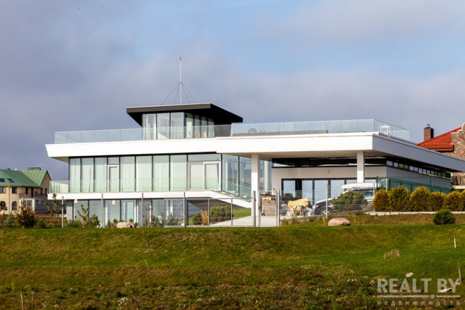 Это точно в Беларуси? Под Минском построили дико крутые коттеджи