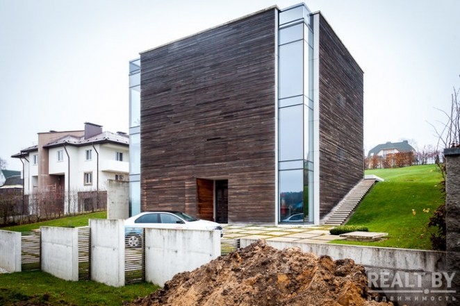 Это точно в Беларуси? Под Минском построили дико крутые коттеджи