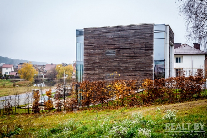 Это точно в Беларуси? Под Минском построили дико крутые коттеджи