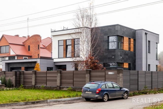 Это точно в Беларуси? Под Минском построили дико крутые коттеджи