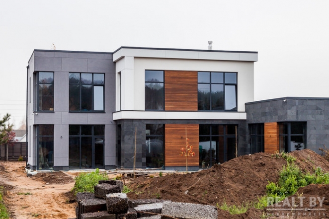 Это точно в Беларуси? Под Минском построили дико крутые коттеджи