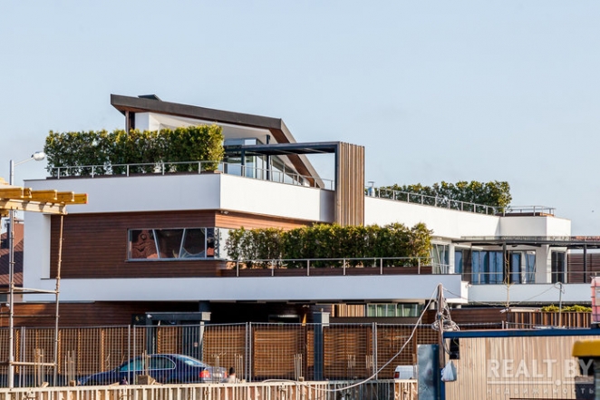 Это точно в Беларуси? Под Минском построили дико крутые коттеджи