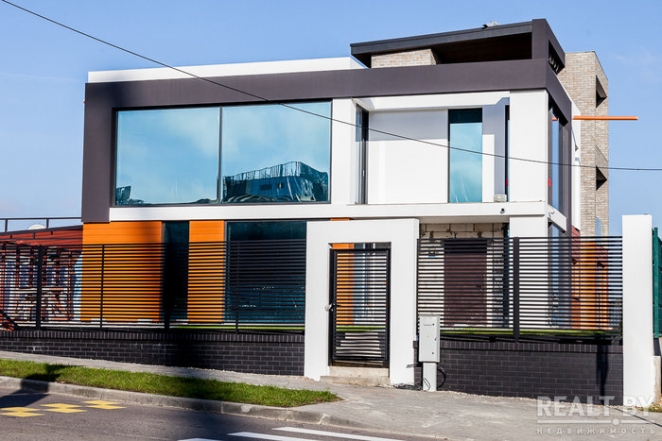 Это точно в Беларуси? Под Минском построили дико крутые коттеджи