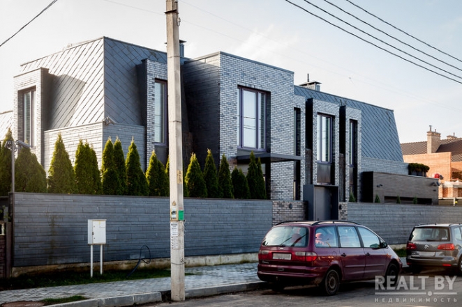 Это точно в Беларуси? Под Минском построили дико крутые коттеджи