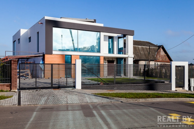 Это точно в Беларуси? Под Минском построили дико крутые коттеджи