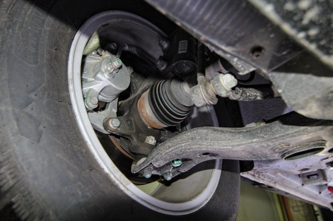 "Говорили, кузов оцинкован". Какой антикоррозийной защитой порадует Geely Atlas