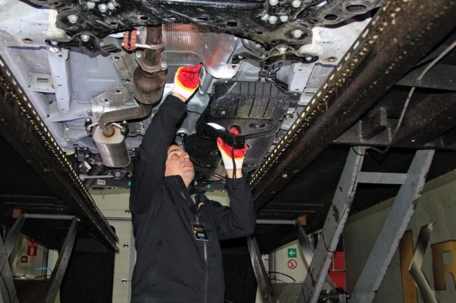 "Говорили, кузов оцинкован". Какой антикоррозийной защитой порадует Geely Atlas