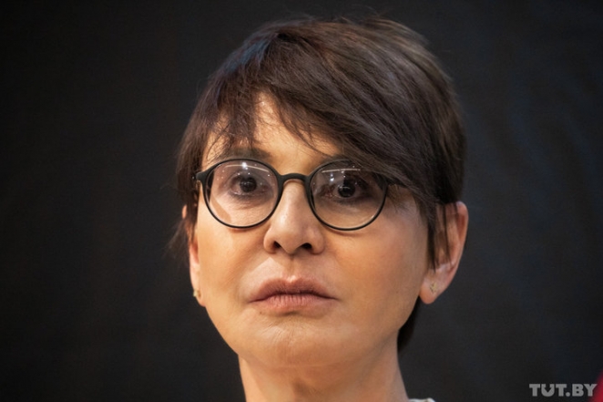 "Ум дико сексуален". Ирина Хакамада рассказала о трудоголиках, отдыхе и женском счастье 