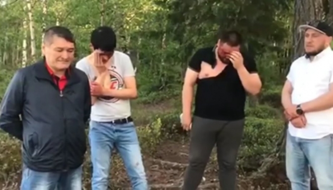Как в Чечне: подросток за пощечину скульптуре городового извинился на ВИДЕО перед памятником и милицией