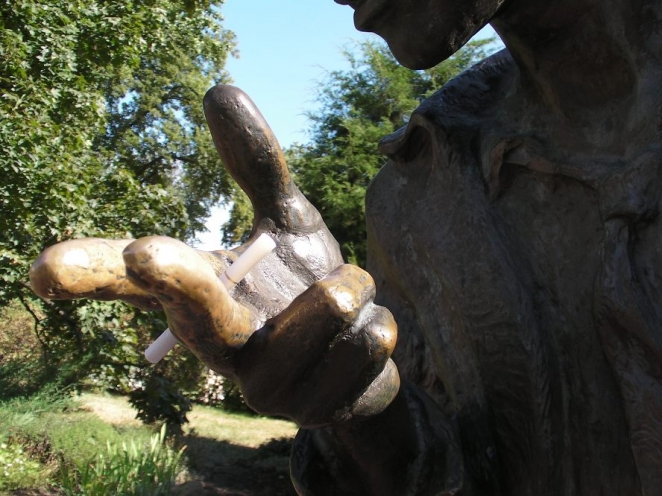 Семь городских скульптур, перед которыми минчанам нужно извиниться