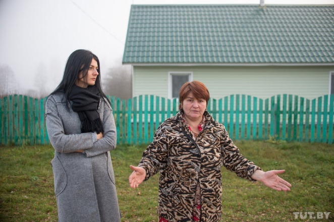 Минчане хотели жить в деревне, построили дом и узнали - рядом будет кладбище