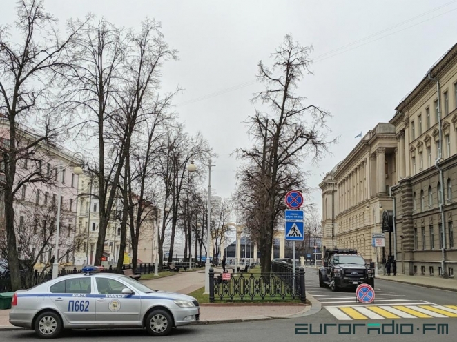 Центр Минска перекрыли автозаки. И никто не знает, почему