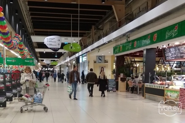 "Деньги тратишь, а они не заканчиваются": чем "закупы" в Польше отличаются от шопинга в Украине