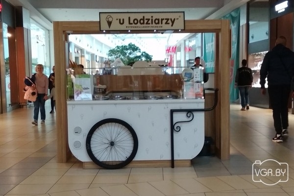 "Деньги тратишь, а они не заканчиваются": чем "закупы" в Польше отличаются от шопинга в Украине