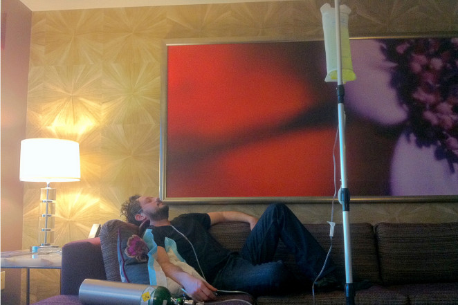 Профессор из Канады 10 лет пьянствовал без перерыва по всему миру, чтобы найти лучшее средство от похмелья