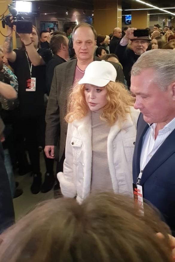 Пугачева в гробовой тишине проплыла к Киркорову