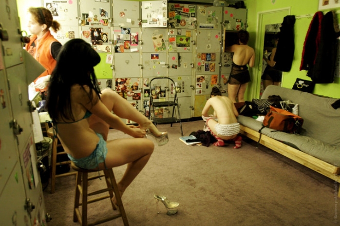 "Средний заработок за ночь — $ 400". Белоруска — о работе в стриптиз-клубах Нью-Йорка