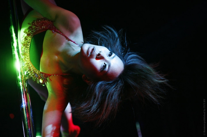 "Средний заработок за ночь — $ 400". Белоруска — о работе в стриптиз-клубах Нью-Йорка