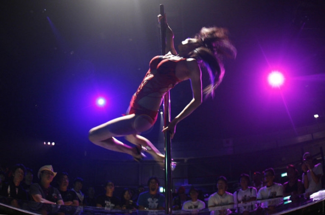 "Средний заработок за ночь — $ 400". Белоруска — о работе в стриптиз-клубах Нью-Йорка