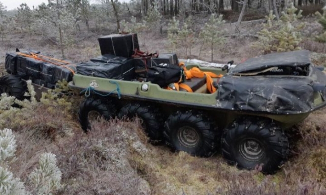 Amphibian vehicle with 12K smuggled cigarette packs found in Lithuania
