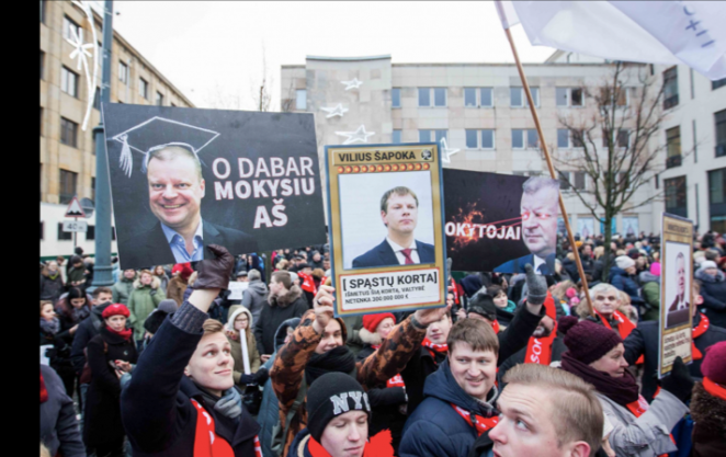 В Литве на массовую акцию протеста вышли учителя