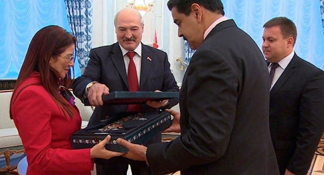 Что Лукашенко дарит чужим женам