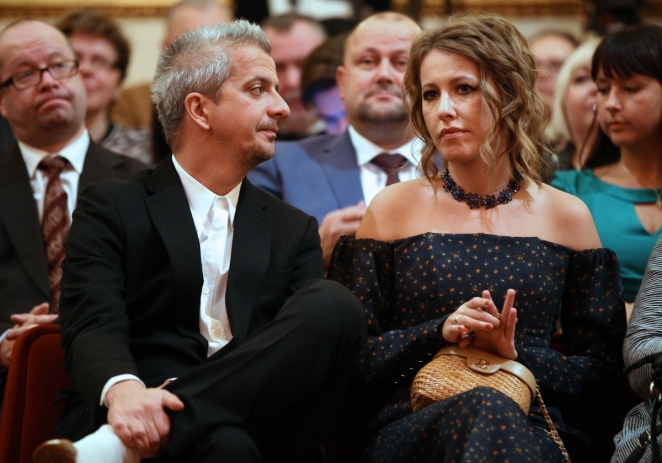 "Самозабвенно целовались". Рунет обсуждает уход Собчак от мужа к Богомолову