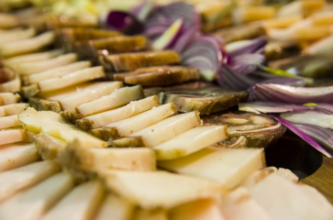 Нечего притворяться человеком, когда ты - свинья