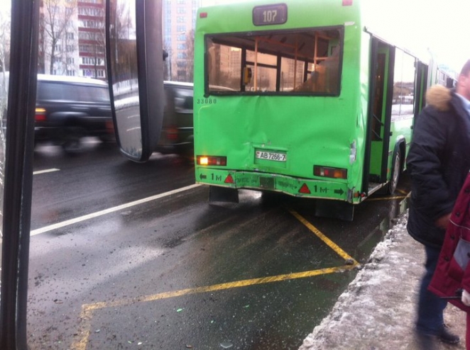 В Минске столкнулись троллейбус и автобус: пострадали пассажиры