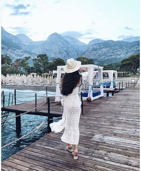 За что Лукашенко наградил коловшую для него дрова "Мисс Беларусь"? За что Лукашенко наградил коловшую для него дрова "Мисс Беларусь"?