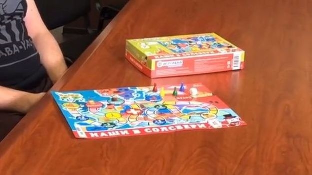 В России выпустили настольную игру "Наши в Солсбери" с тем самым маршрутом В России выпустили настольную игру "Наши в Солсбери" с тем самым маршрутом