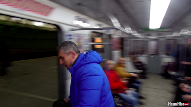 В Минске парень выгнал "казака" из вагона метро, конфликт попал на видео