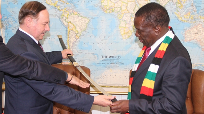 Лукашенко положил глаз на зимбабвийские алмазы и золото?