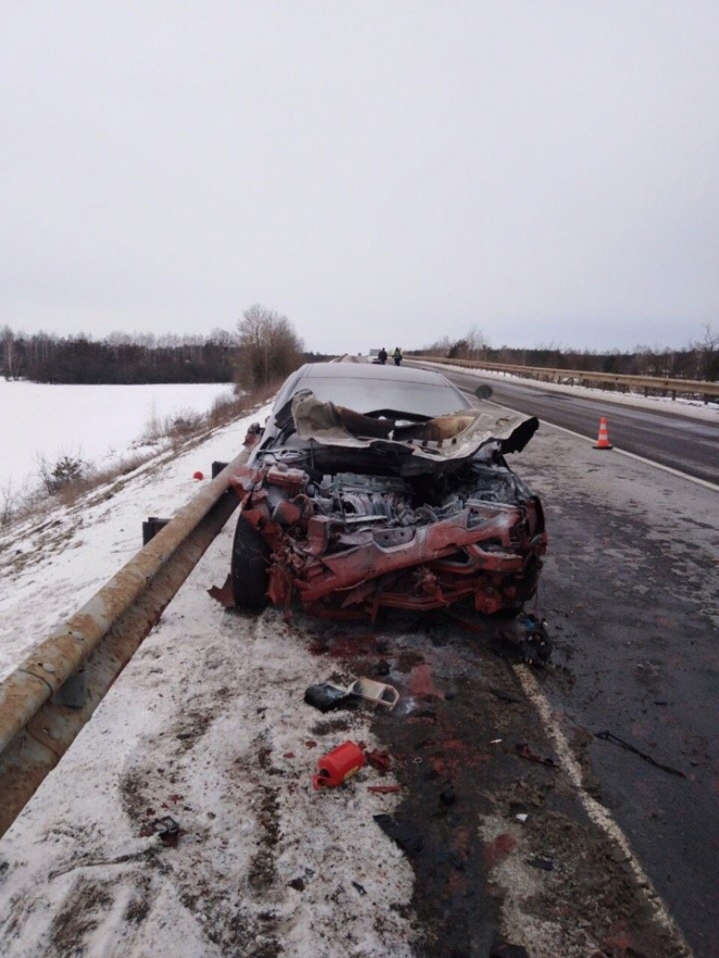 Пьяный бесправник на скорости 200  км/ч столкнулся с попутной машиной. Погибла пассажирка лихача