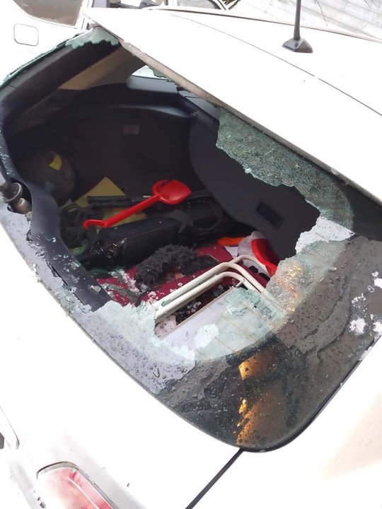 "Сошла целая лавина". В Витебске с крыши обрушился лед и разбил авто "Сошла целая лавина". В Витебске с крыши обрушился лед и разбил авто