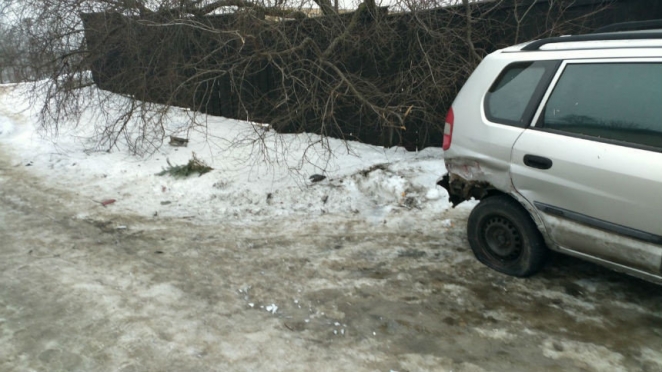 Погоня в Минске: "Ауди" влетел в тупик, подскочил, как на трамплине, и врезался в угол дома