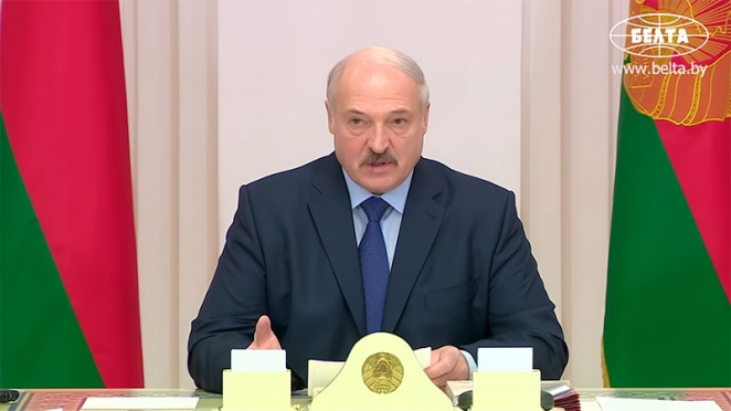 Эмоции дня. С какими лицами чиновники слушали слова Лукашенко о тюрьме