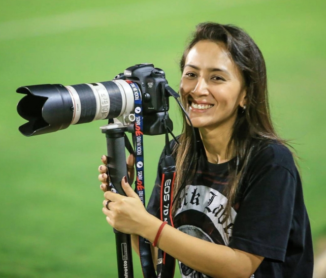 В Бразилии новая звезда. Девушка-арбитр против разъярённых футболистов