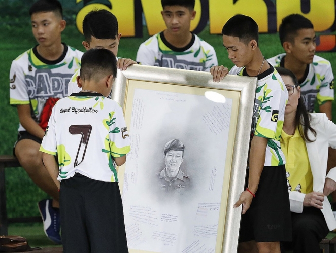 Мальчиков из затопленной пещеры в Таиланде на самом деле усыпили и связали перед спасением