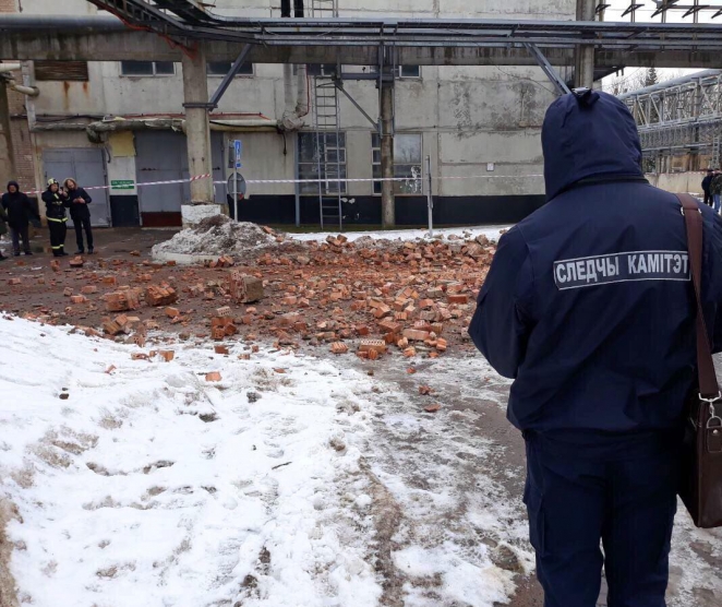 В Минске обрушилась стена завода "Интеграл": погибли рабочие