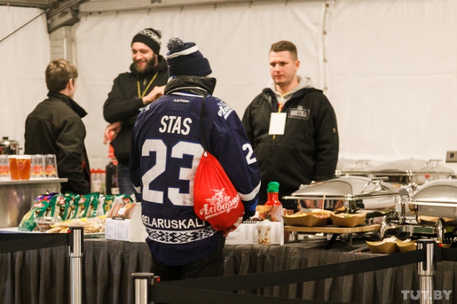 "Без мата и не скажешь". Болельщики итожат сезон «Динамо» на «зимней классике» в Риге