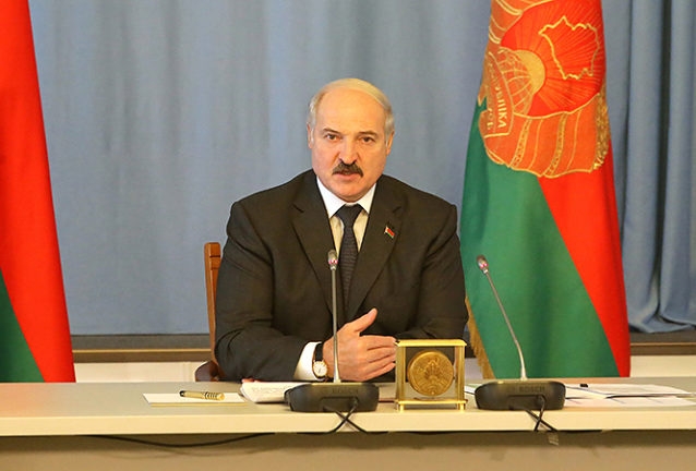 Эволюция усов Лукашенко. Он перестал их красить?