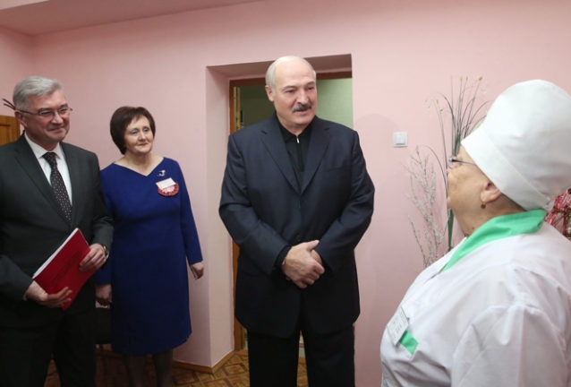 Эволюция усов Лукашенко. Он перестал их красить?