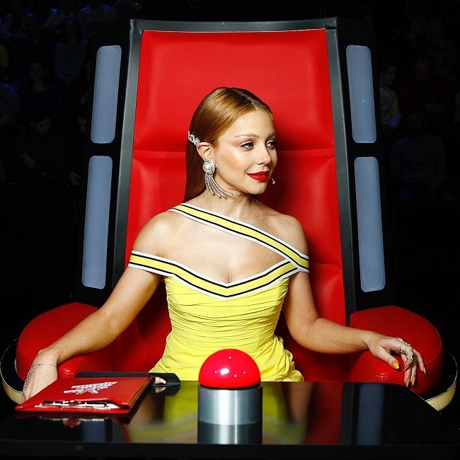 "Боже, эти ноги": Тина Кароль заворожила стройной фигурой в мини-платье