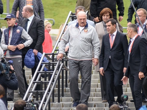 Щупальца КГБ добрались до Совбеза. А кто сдерживает ведомство Вакульчика от захвата власти?