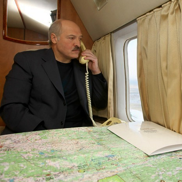 Раздели до трусов. Одежду и аксессуары каких брендов носит президент Беларуси